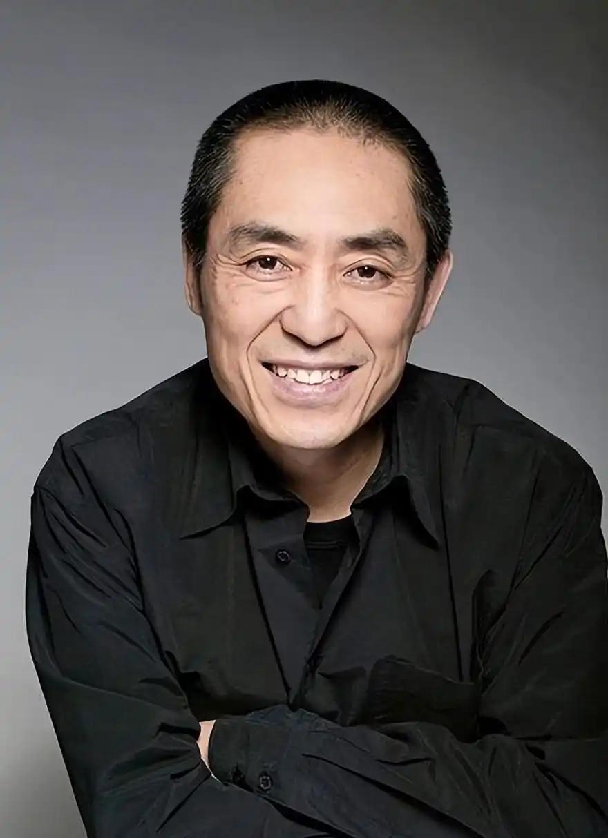 张艺谋三个孩子的名字，把他骨子里的那点事全抖出来了！老大叫张壹男，老二叫张壹