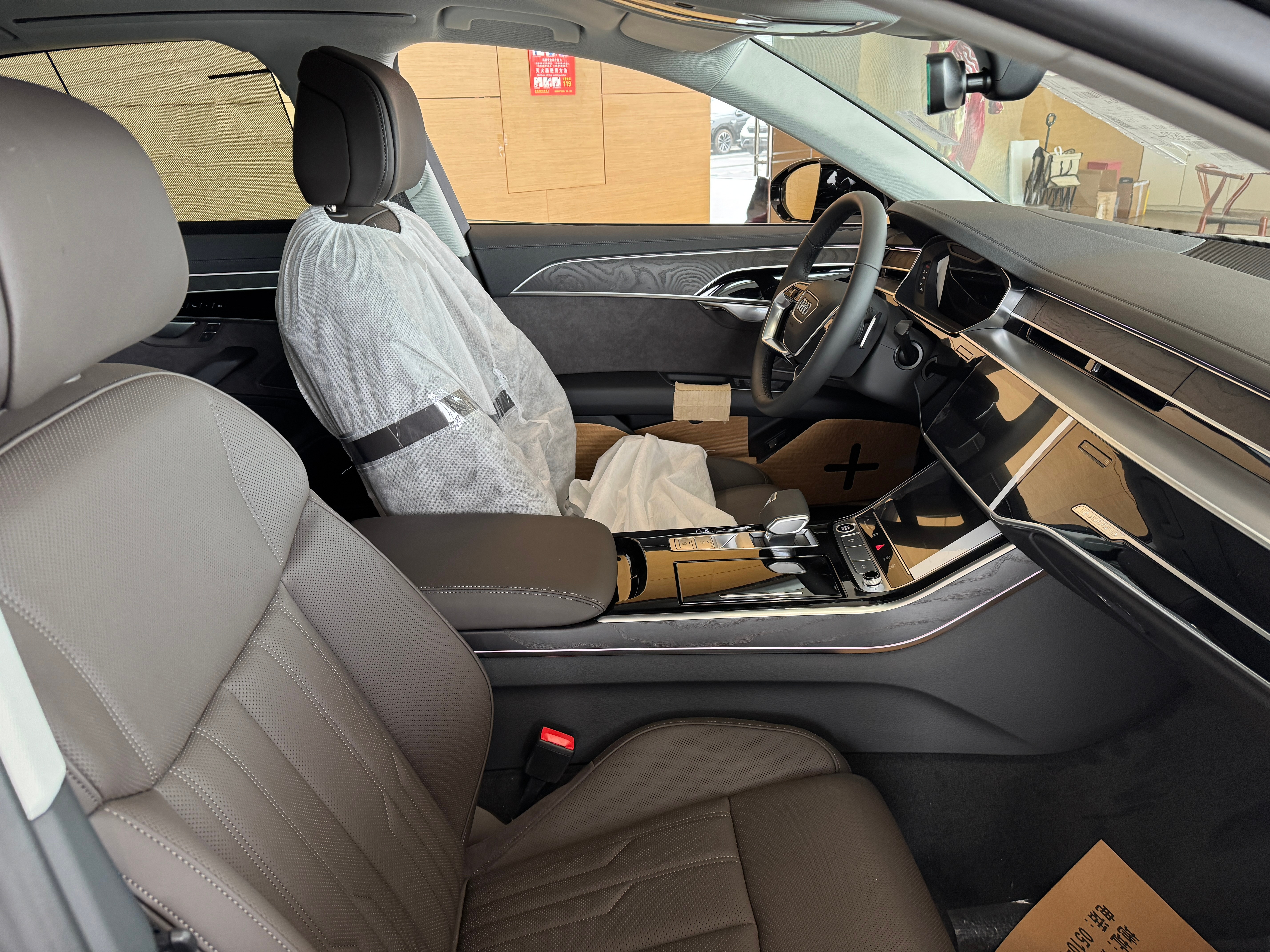 你们再不买我怕跌破50万奥迪A8同学们这是D级车2.0T标配A8指导价78980