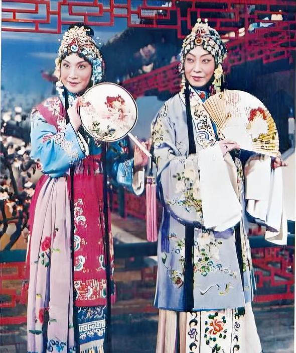 1966年，“京剧皇后”言慧珠自缢前，她拉着11岁的儿子跪在丈夫俞振飞面前，嘱托