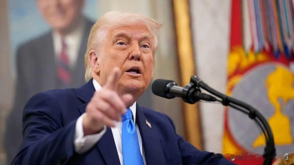 特朗普关税大招被法院泼冷水！美国民众：这是要翻车？最近美国那边炸锅了！特朗普