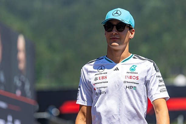 F1乔治·拉塞尔透露，阻止刘易斯·汉密尔顿登上荷兰大奖赛领奖台是一场“