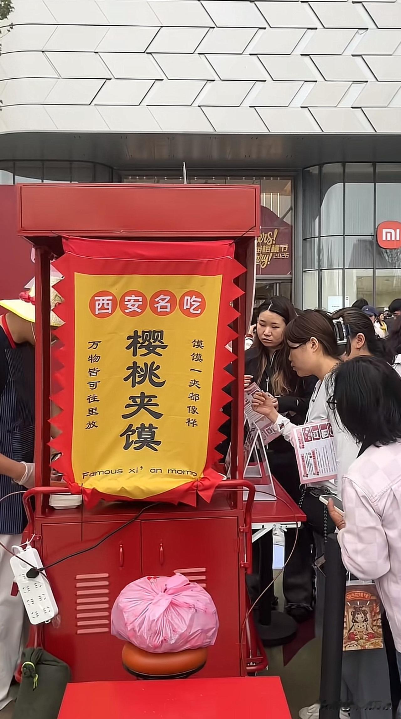 西安的馍，真是万物皆可夹原来是真的[惊恐][赞]西安樱桃夹馍