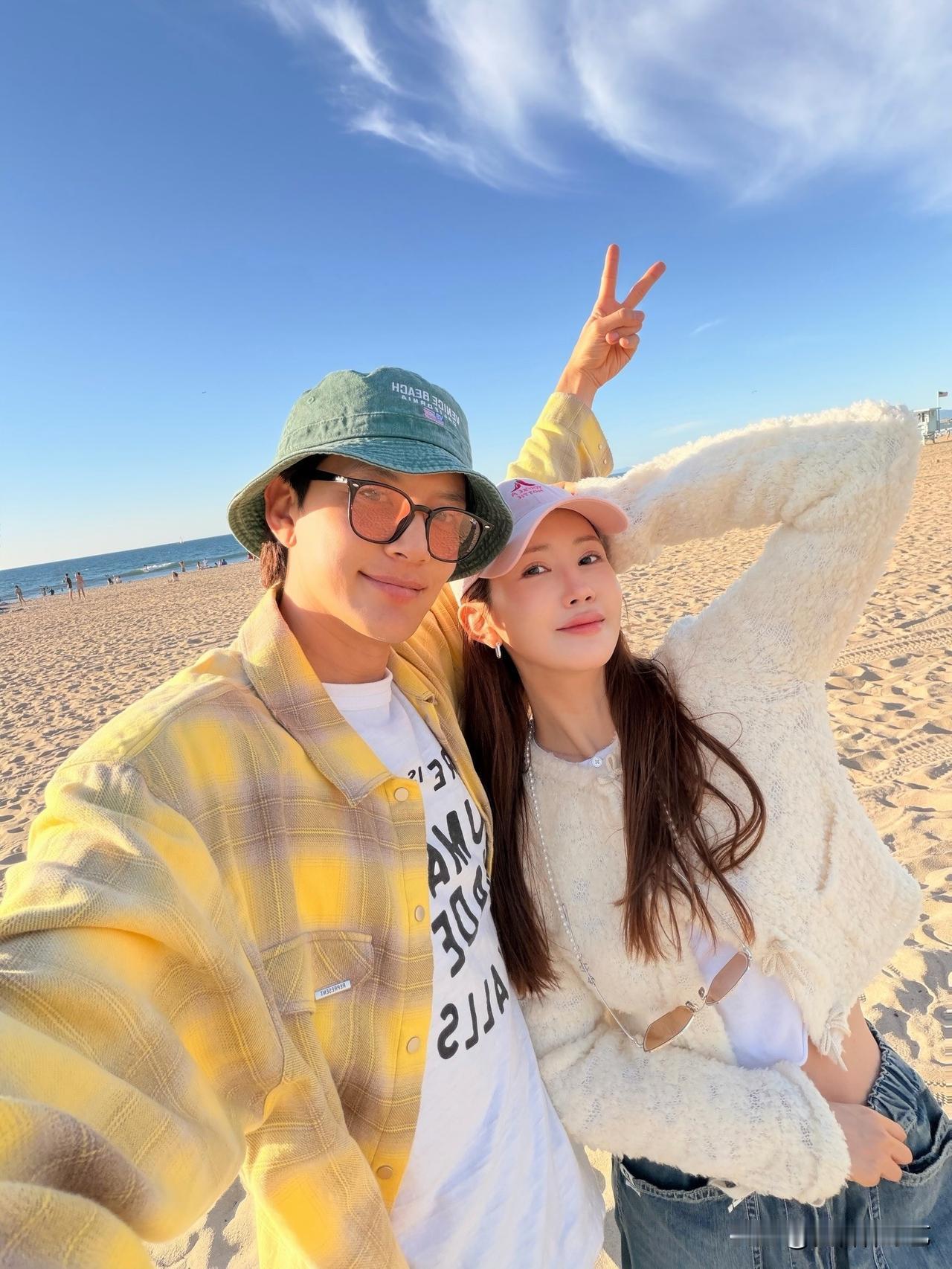 15日，演员李多海在Instagram上传了多张照片。照片中，李多海与丈夫Se7