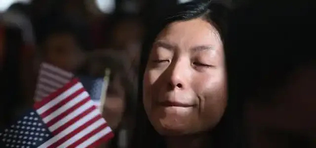 华人逆子！竟叫中国向美国低头认错有个华人，在美国待了几十