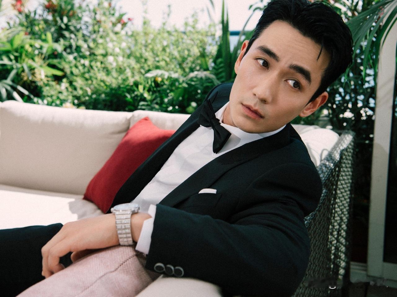 今天最难受不是檀健次而是刚刚官宣与檀健次合作的朱一龙，当时电影《空抢》这个饼刚