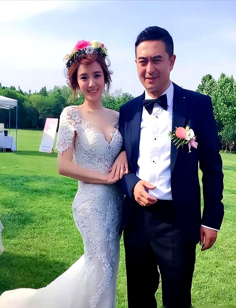 接拍《主角》，王晓晨直接签下七位数的赔偿协议。为了演好戏，她掏出大半片酬，雇了专业的秦腔老师。这股孤
