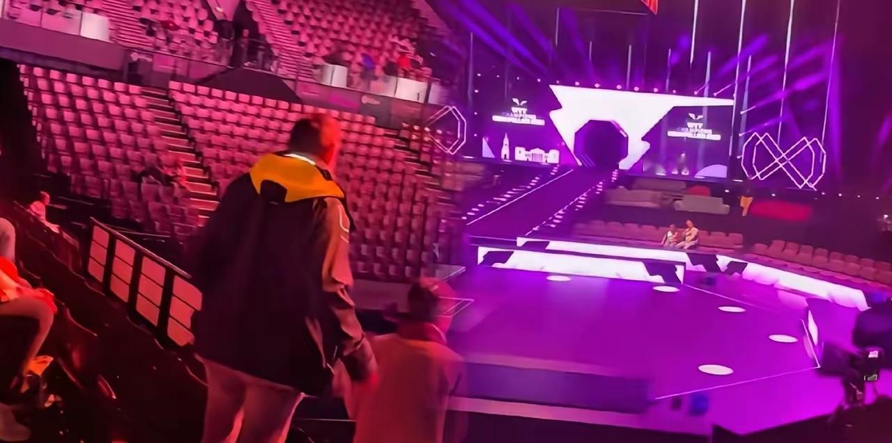 WTT蒙彼利埃赛场冷清到离谱!20块门票还管饭,居然都没人来,许昕之前调