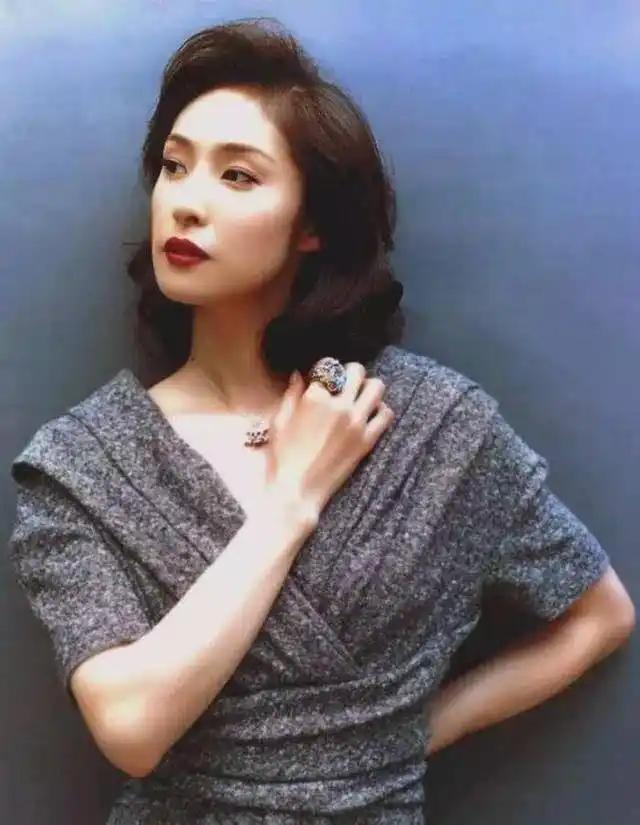 2000年日本著名霸气女影星天海佑希参与基因溯源测试，惊人地发现自己的母系基因竟
