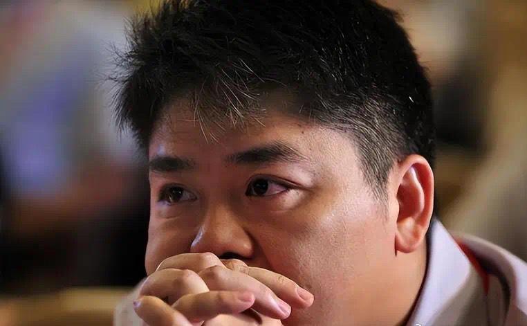 起初，京东表现出100%补贴，商家不需要出一分钱，用户可以几乎免费下单。然而好景