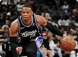 你敢信吗，NBA历史10位三双大神，有6个是现役超巨！6、小萨博尼斯，身高2