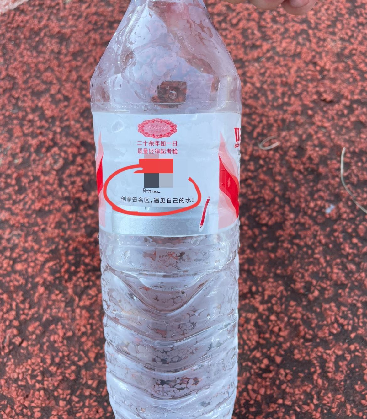 这是娃哈哈二代领导人宗大小姐的超级大创意！喝了这么多年的娃哈哈，不知道你注意到没