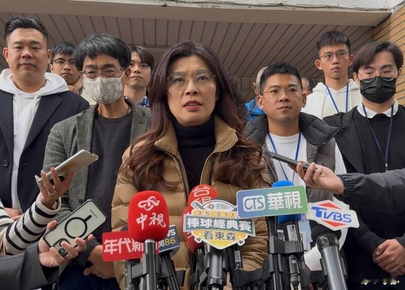 外传两岸交流与军售挂钩，国民党主席郑丽文今天在台中表示，“就是又来了！”希望“国