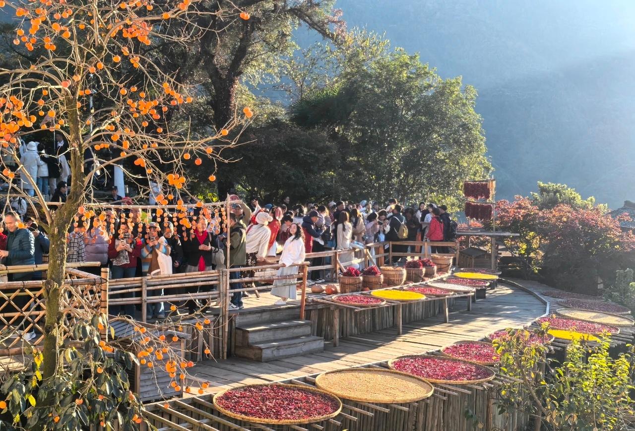 皖南深秋行纪-一村一境“西溪南古村”隶属于黄山市徽州区，离“黄山北”站只