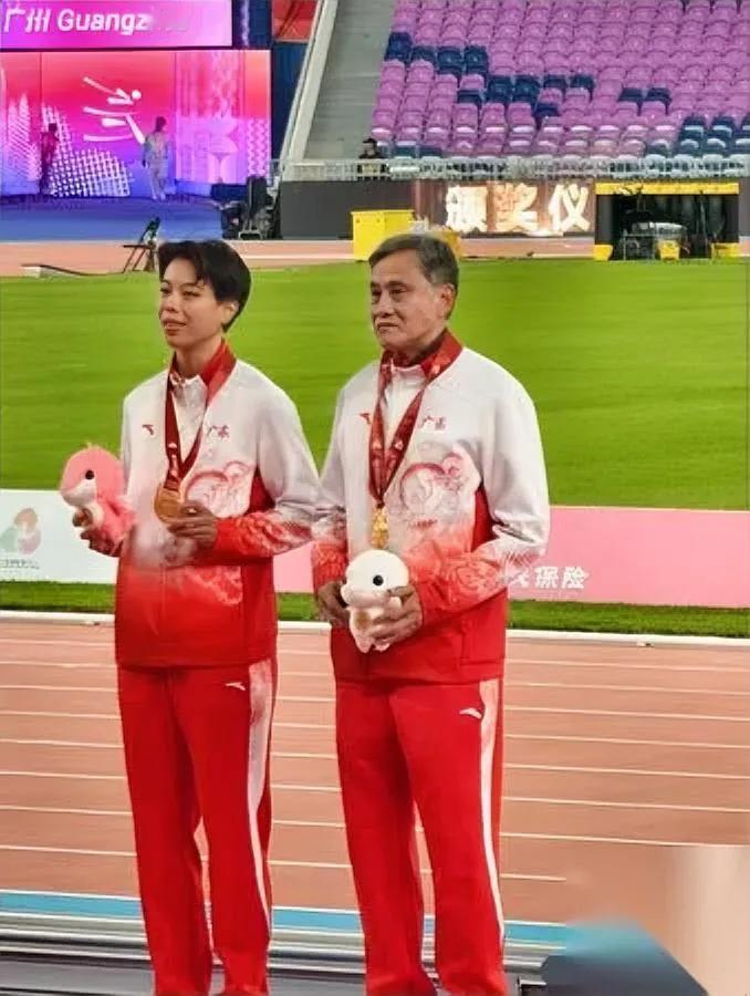 无教练参赛？她做到了！广东队本抱着凑数心态，半放弃状态下，刘景扬却狠狠打了所有人