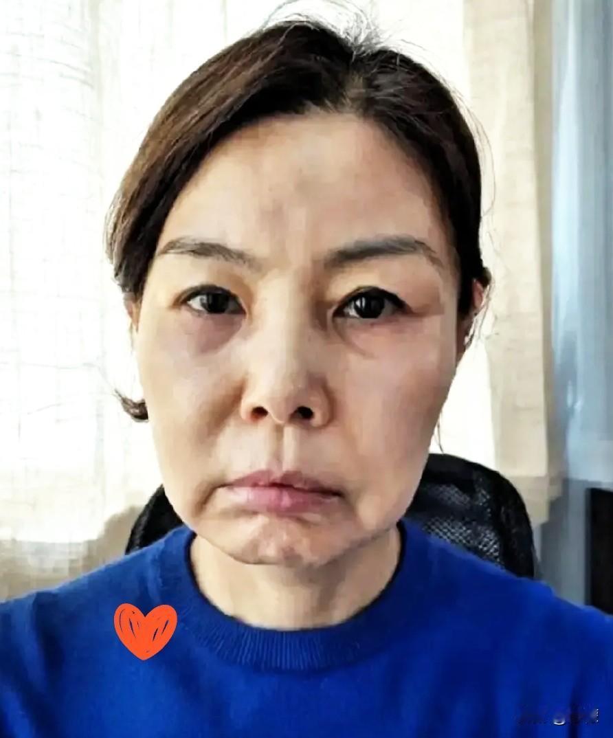 女人千万不要过度存钱！我同事今年47岁，手里攥着将近80万存款，她一个月工