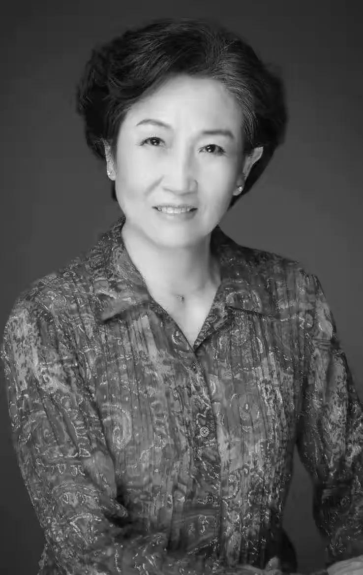 陈小香走了，可大家最在意的，反倒是小香玉会不会出现在追悼会上陈小香老师走了，
