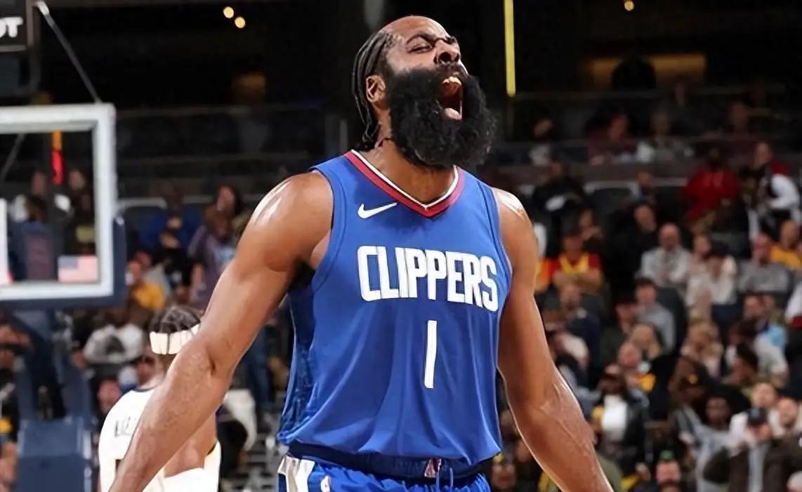 ·骑士巨星哈登不愧是一名全能型后卫！ 今天骑士队客场打独行侠，上半场结束比分