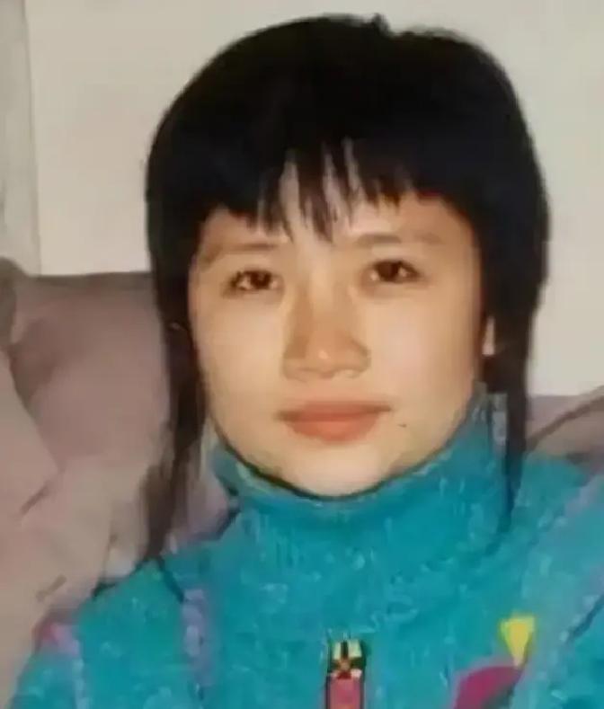 姜昆洛杉矶偶遇出家李娜，一句话道破她遁入空门的真相2000年姜昆出国访问，在