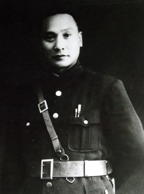 1949年，毛人凤拿出一份二百多人的处决名单让卢汉签字，卢汉看完后果断拒绝，毛人
