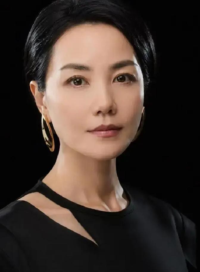 查了下王菲的资产，不查不知道，一查真得闭嘴了。很多人盯着谢贤遗嘱里有没有王菲这件事，讨论得热火朝天。
