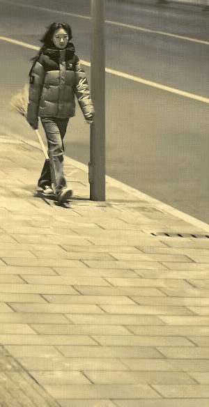 这架势不是去抓奸，就是去抓赌，要不就是去打孩子……反正是气的不行了……