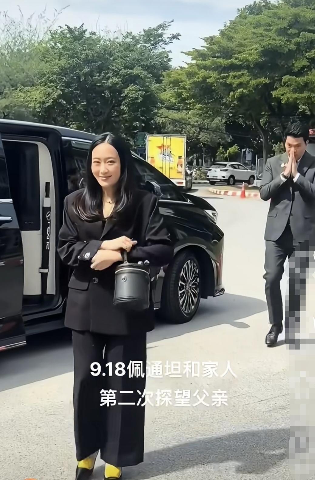 佩通坦携丈夫以及姐姐、姐夫于9月18日第二次探望狱中的父亲他信：也许稍微习惯一点