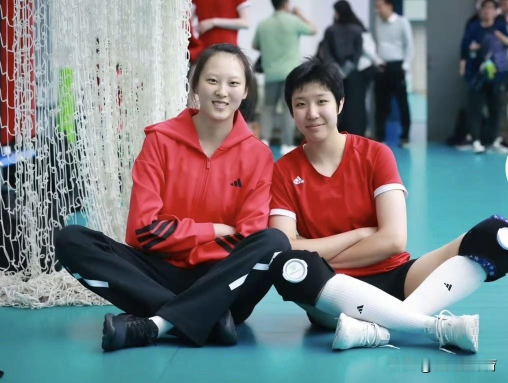 中国女排漳州集训出现重大变故？董禹含突发受伤，今日前往北京治疗！在董禹含的社交媒