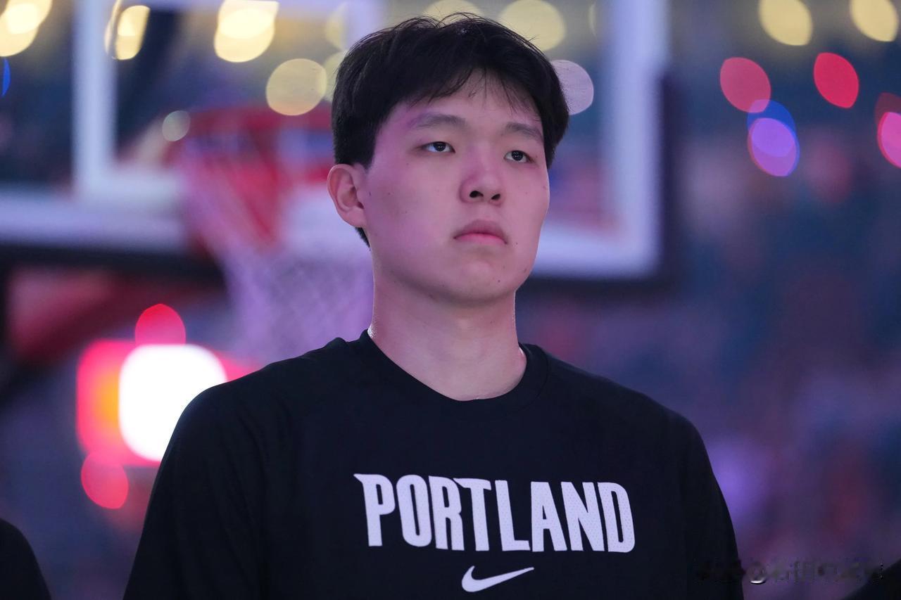 公开否定！今天开拓者队在主场103-119遭到快船队逆转，遭遇三连败。在上半场依