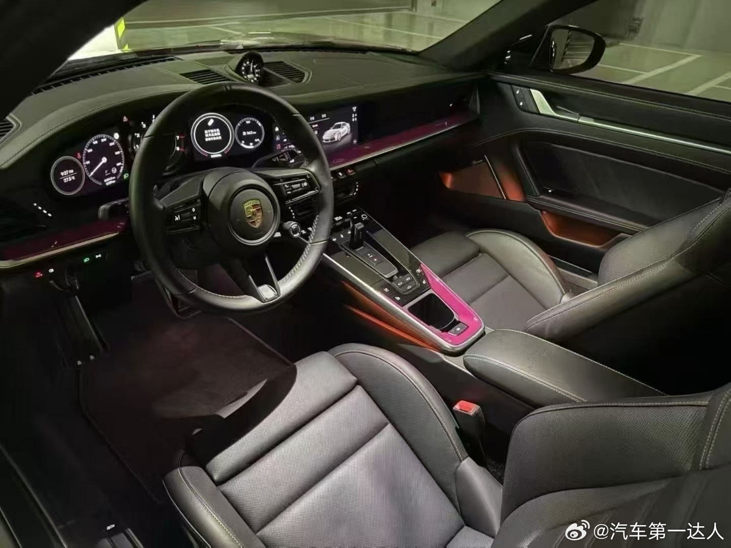保时捷992TurboS，22年6000公里，20周年限量版，完美配色配置