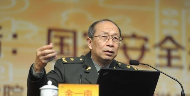 有一次，记者问金一南：“为什么英国宁愿归还东方之珠-香港，却以损失6艘军舰、10