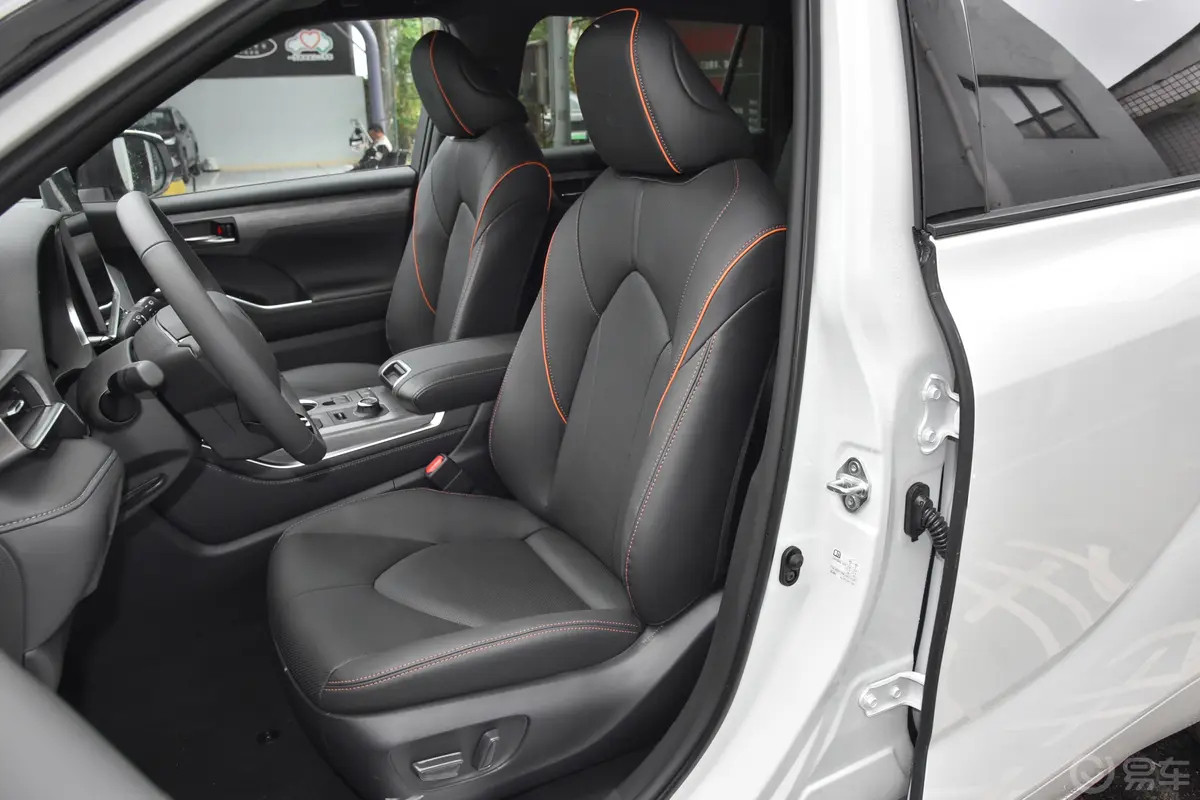 好车分享丰田皇冠陆放，换了皇冠标的汉兰达，感觉更高级一点，价格还能低个1万左右