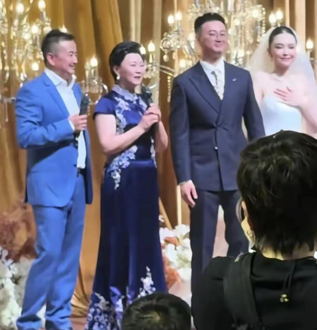 王小宝，孙立荣，杨树林悉数到场，祝贺二人转演员赵海燕儿子大婚最近刷到个挺暖的消