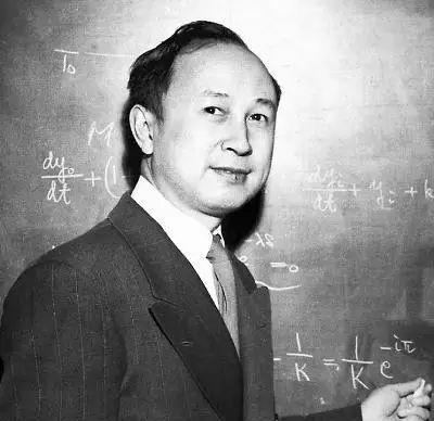 1964年，钱学森在家吃晚饭时，突然闻到了一道菜的味道有些发苦，瞬间就感觉异常，