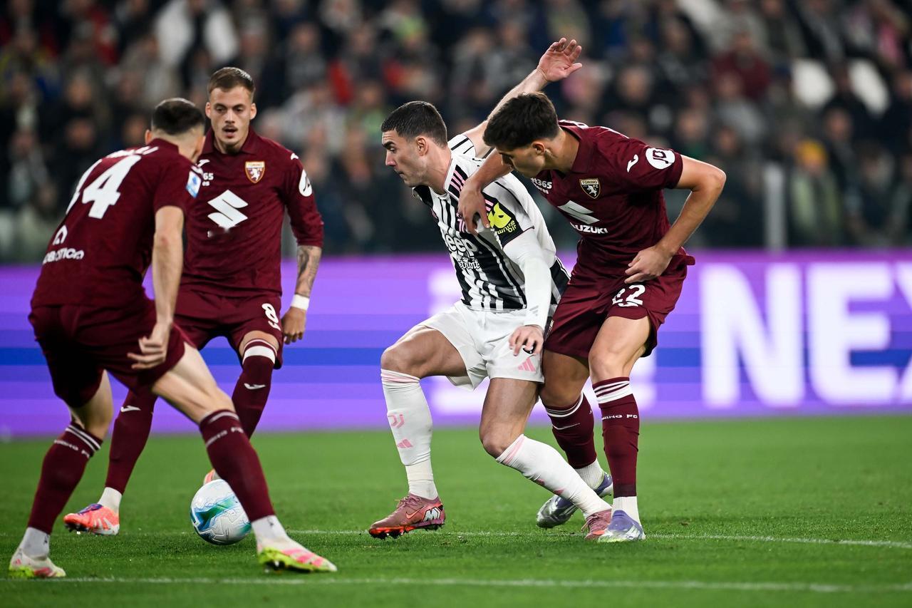 弗拉霍维奇本赛季已攻入六球，比尤文图斯其他任何前锋都多。科莫利透露了DV9与基耶