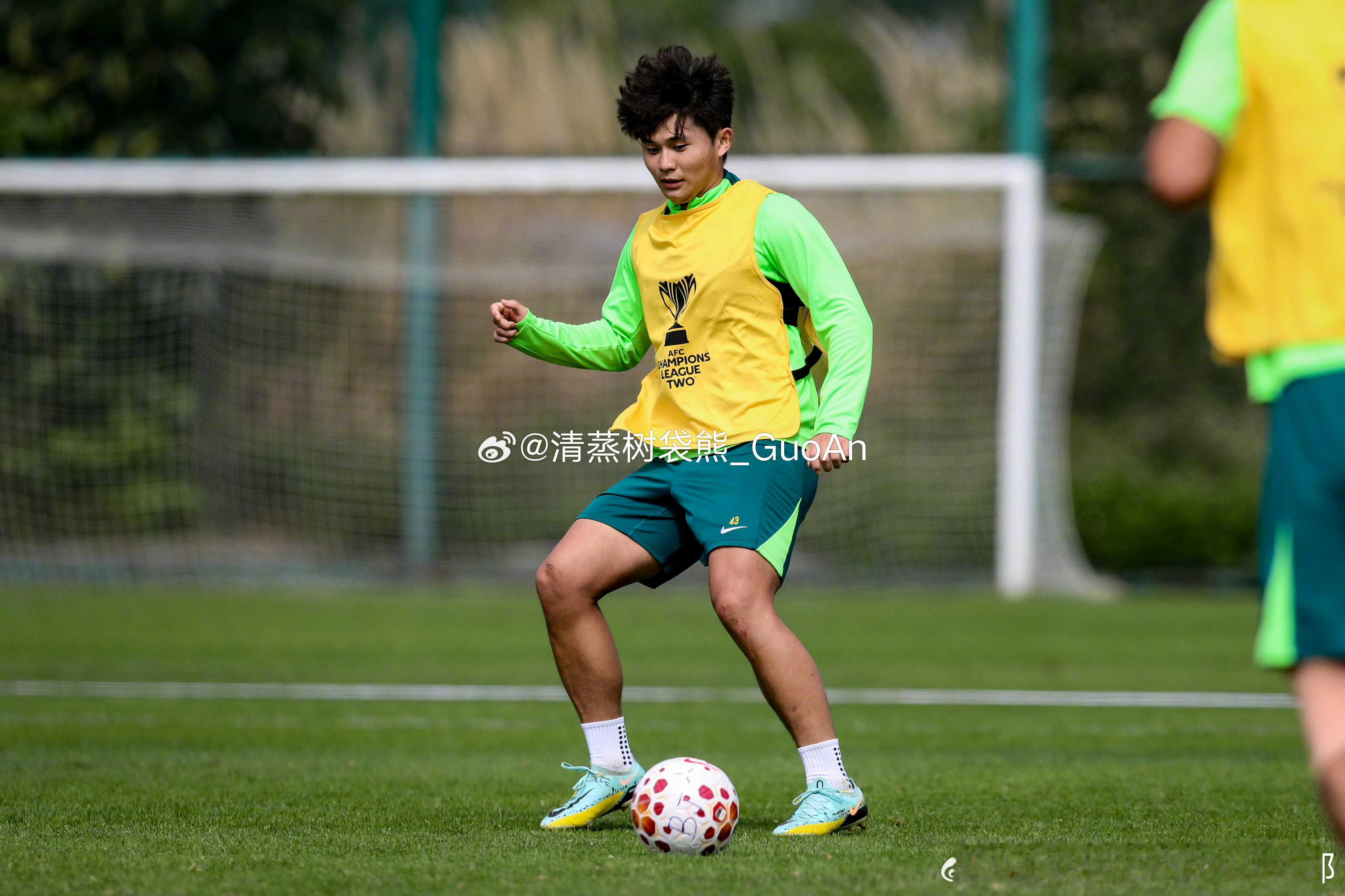 此前跟随一线队冬训的王宇翔已经离队。王宇翔出自国安05梯队（与范双杰一批），司职