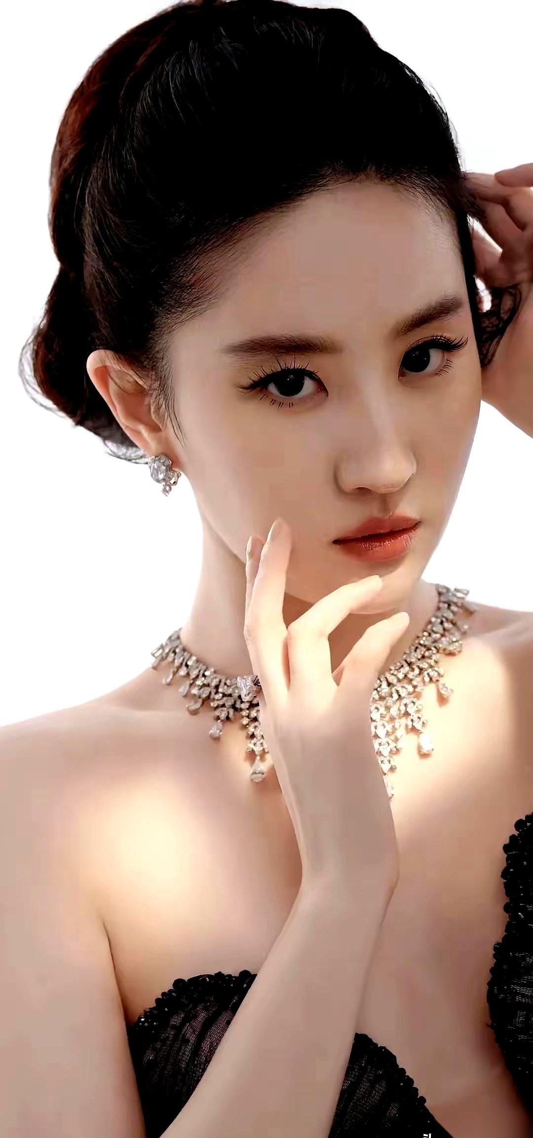 看到一个姑娘，给一个网红发了段长长的私信，差点以为是表白。结果她说，只想跟你做