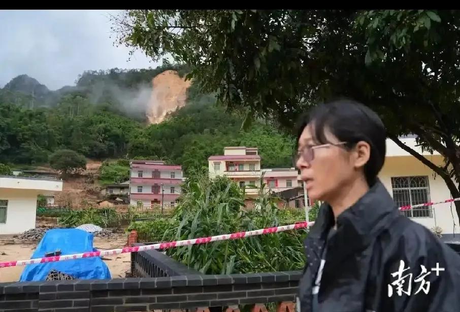 暴雨夜铜锣救命！女干部抢在泥石流前救下57人6月15日凌晨，茂名女干部刘名
