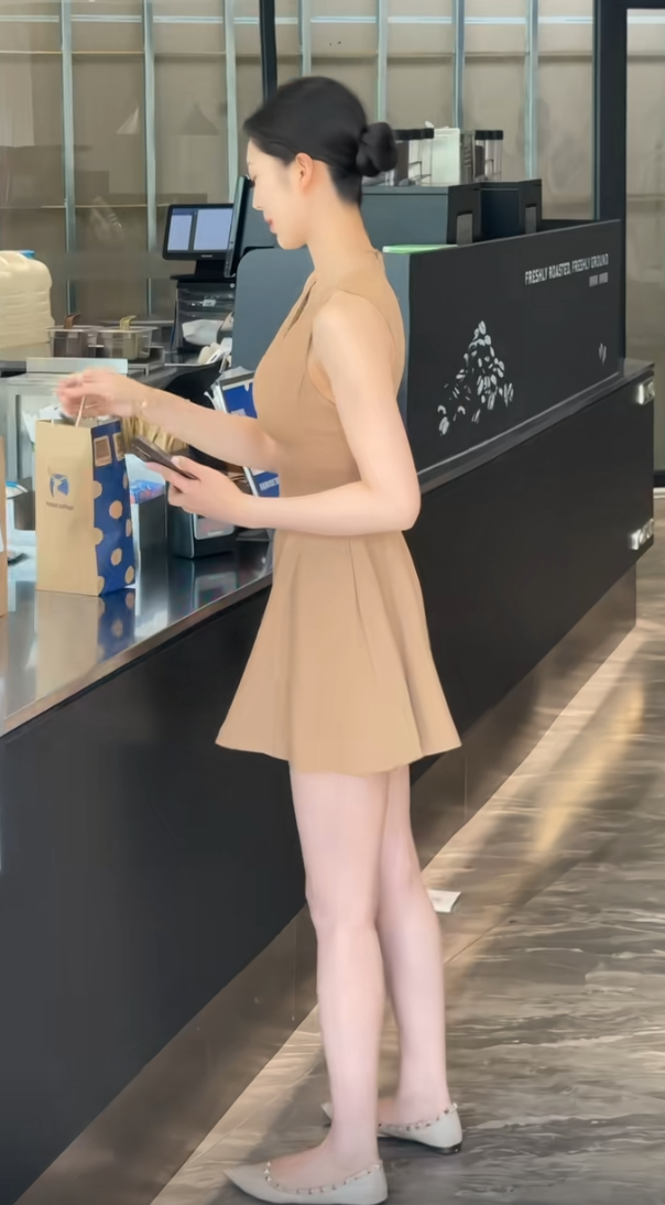 老同学，还记得我吗？小时候我在我家玩，你在你家玩