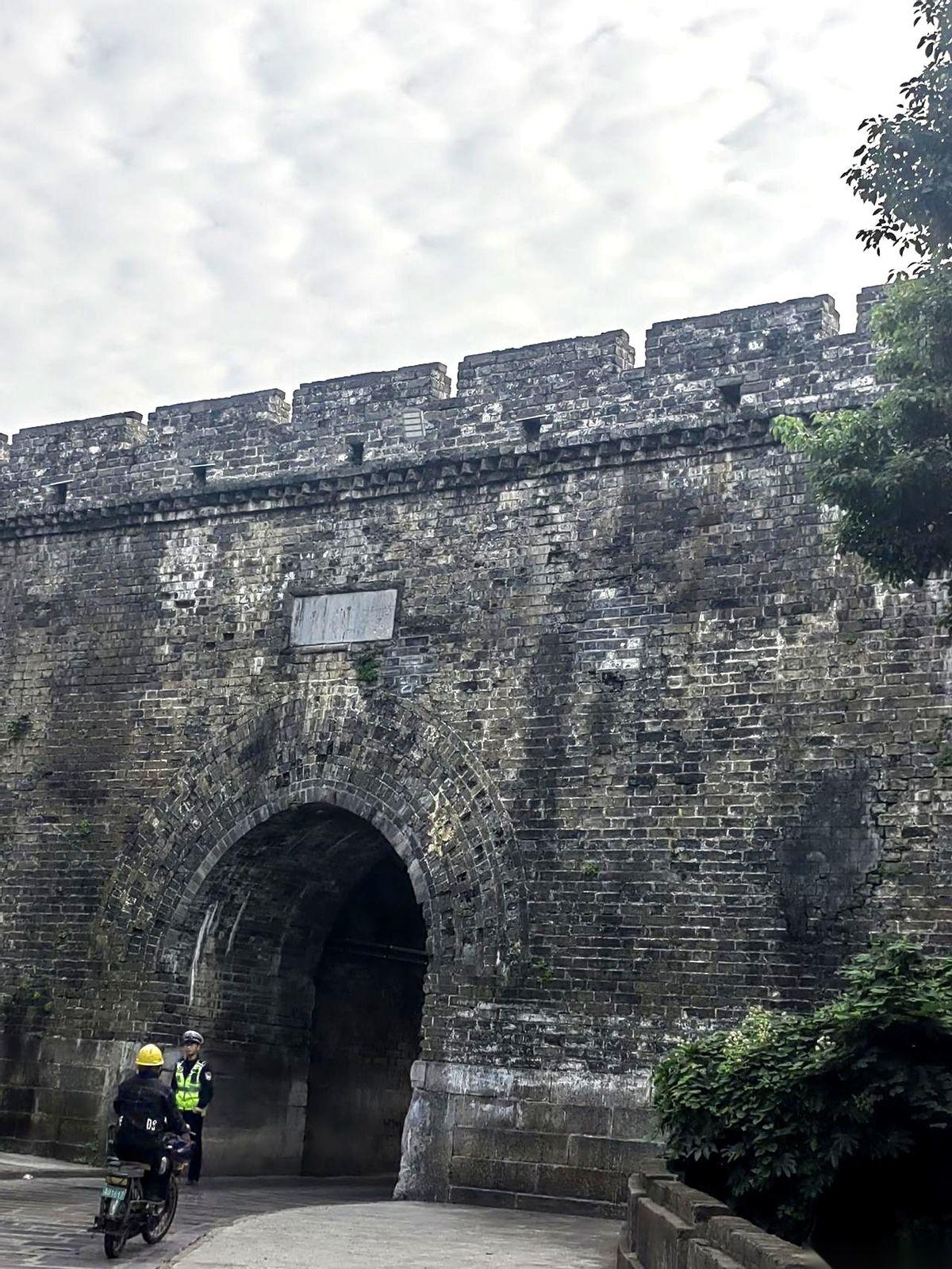 好家伙，刷到一个帖子，差点没把我给看乐了。说我们湖北人穷，出不起38万8的彩礼