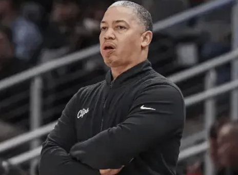 NBA常规赛，快船115-96大胜森林狼。赛后，快船主帅泰伦-卢接受了记者采访。