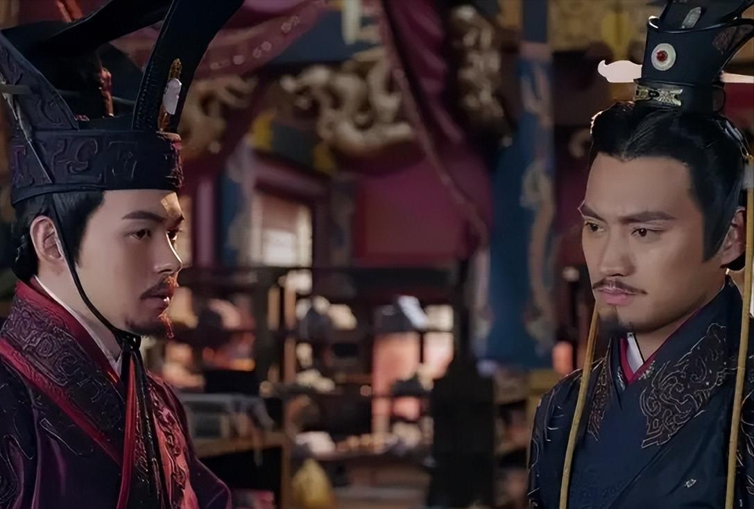 刘秀曾经当着满朝文武说过一句话："可以托六尺之孤，可寄百里之命者，庞萌是也。"翻