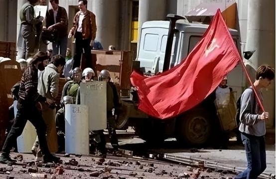 苏联为什么解体了？网上的理由说了一大堆，其实真正的原因只有一个：既得利益者已经把
