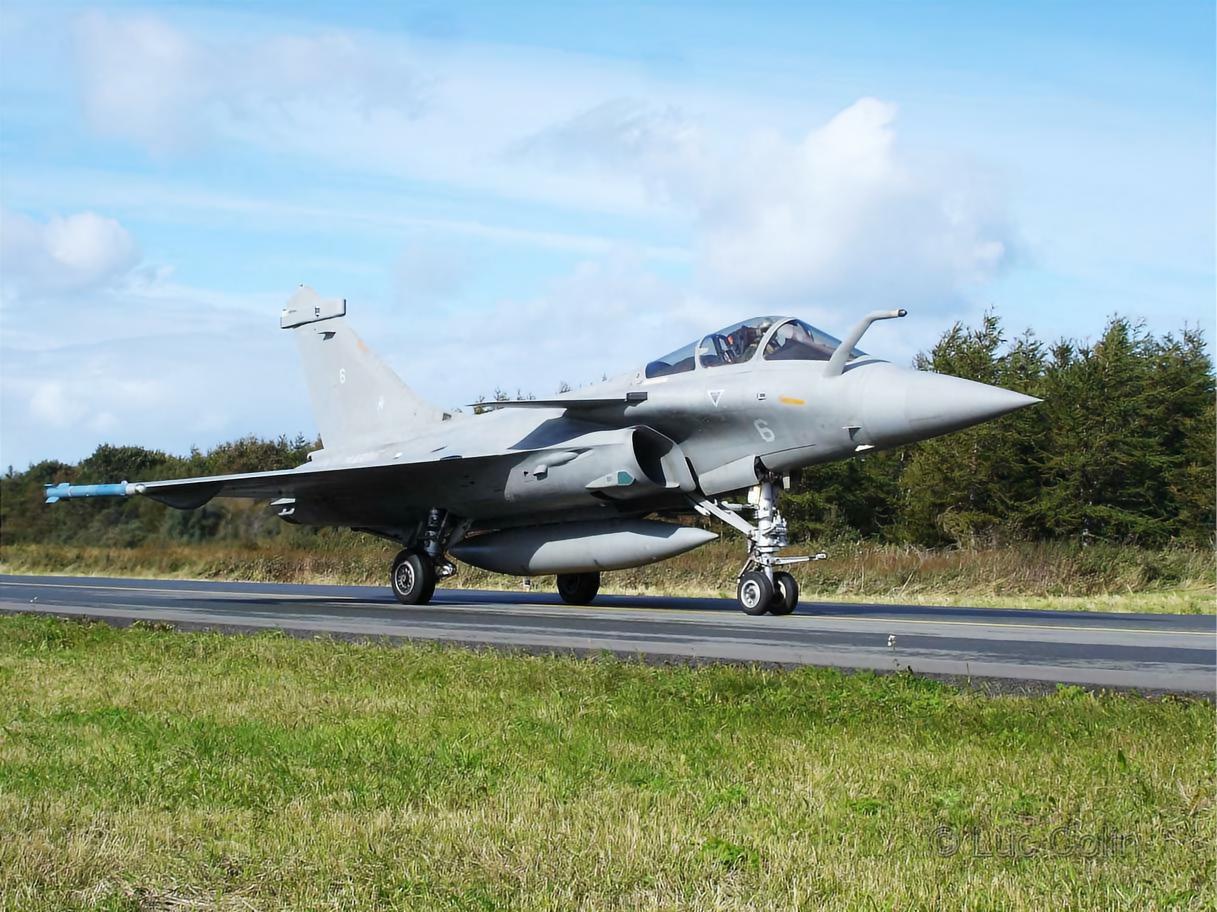 每天认识一件兵器法国“阵风”M型战斗机“阵风”M型战斗机是法国达索公司研制的舰