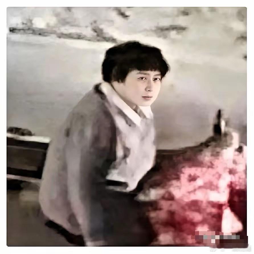 最该醒的不是打人夫妻，是地上这位老人。郏县这事我越想越心寒。电动车轻轻擦一下，杨