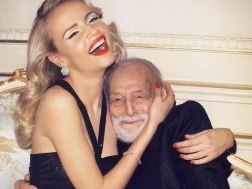 1994年，89岁高龄的石油大亨，娶了26岁脱衣舞女郎安娜·妮，一年后石油大亨去