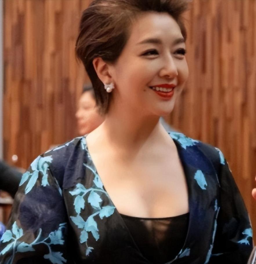 2002年，杨志刚和江珊拍戏，杨志刚从背后抱住江珊，结果江珊来了这么一句