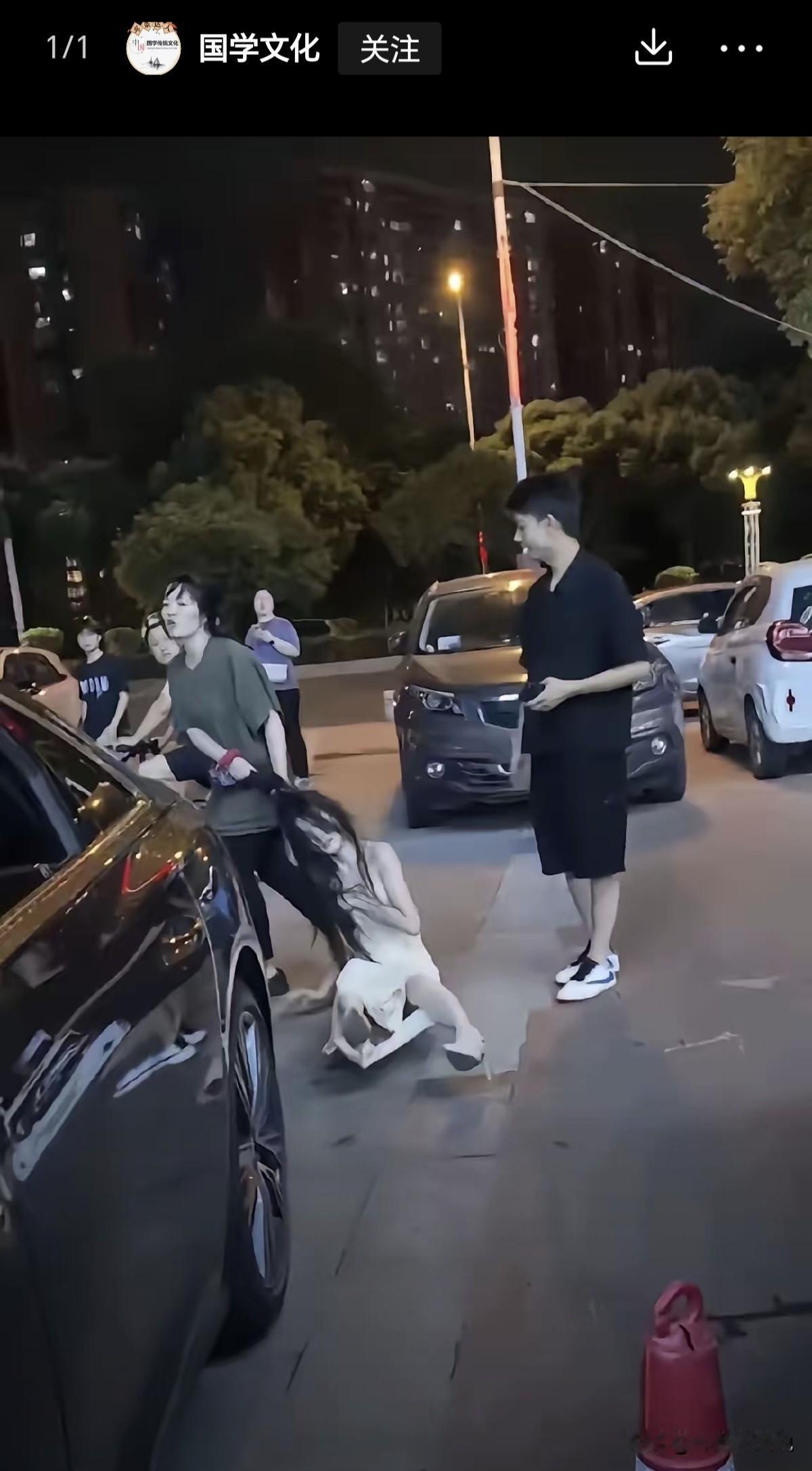 这个老婆不聪明！原配打三姐这种事，网上已经有很多起了，大部分人在拍手称快，我怎么
