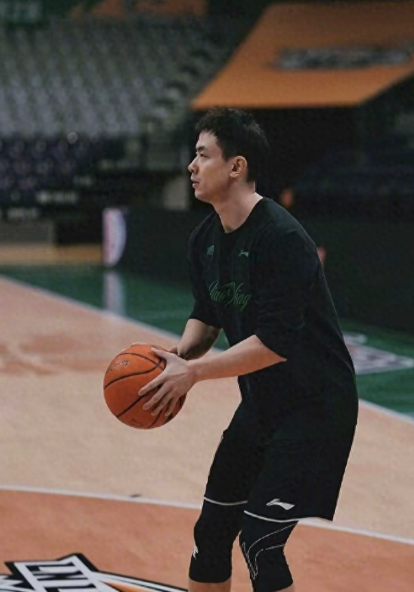 12日，CBA联赛公司公布了2026年全明星投票第一周结果：北汽男篮后卫赵睿当选