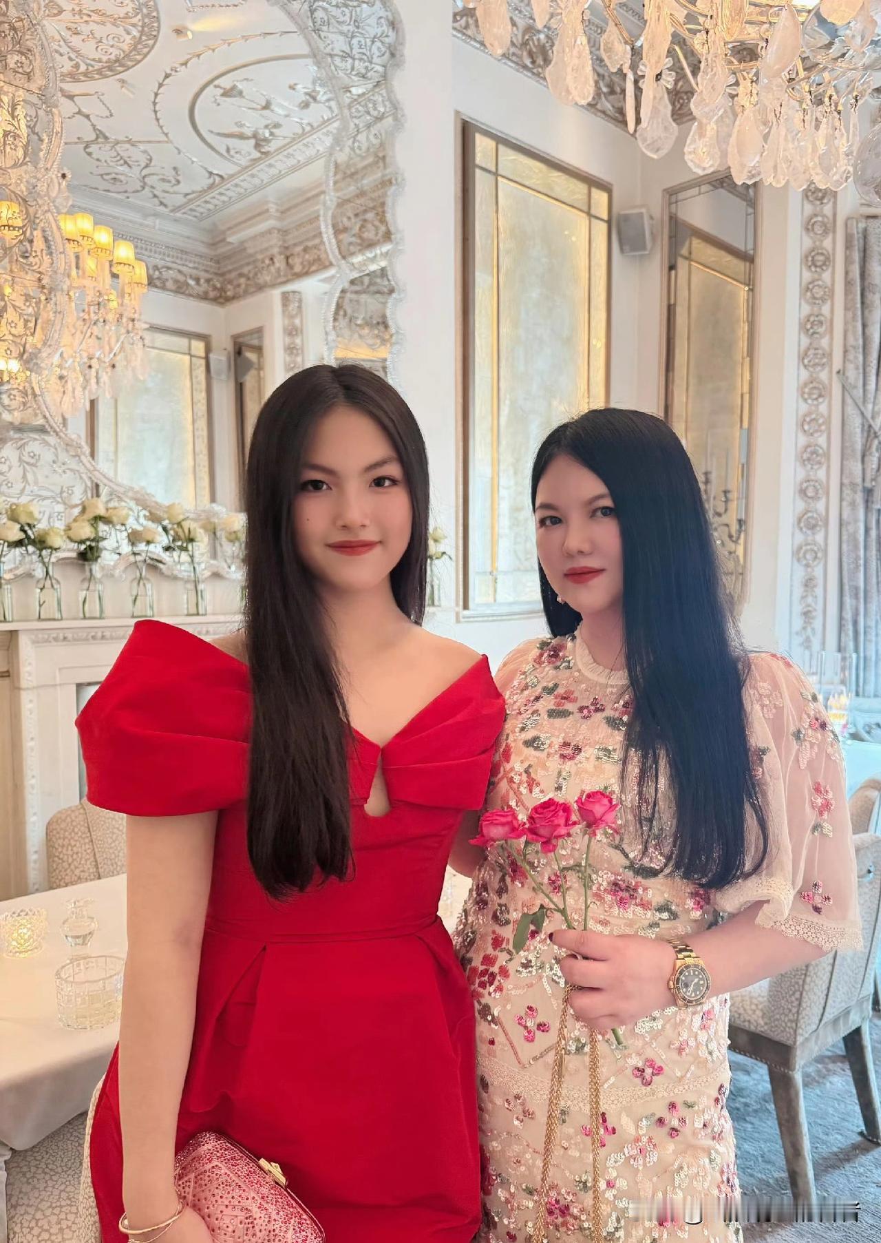 揭秘李湘11年不婚真相！富养女儿到这种地步，全网震惊她曾是芒果台一姐，如