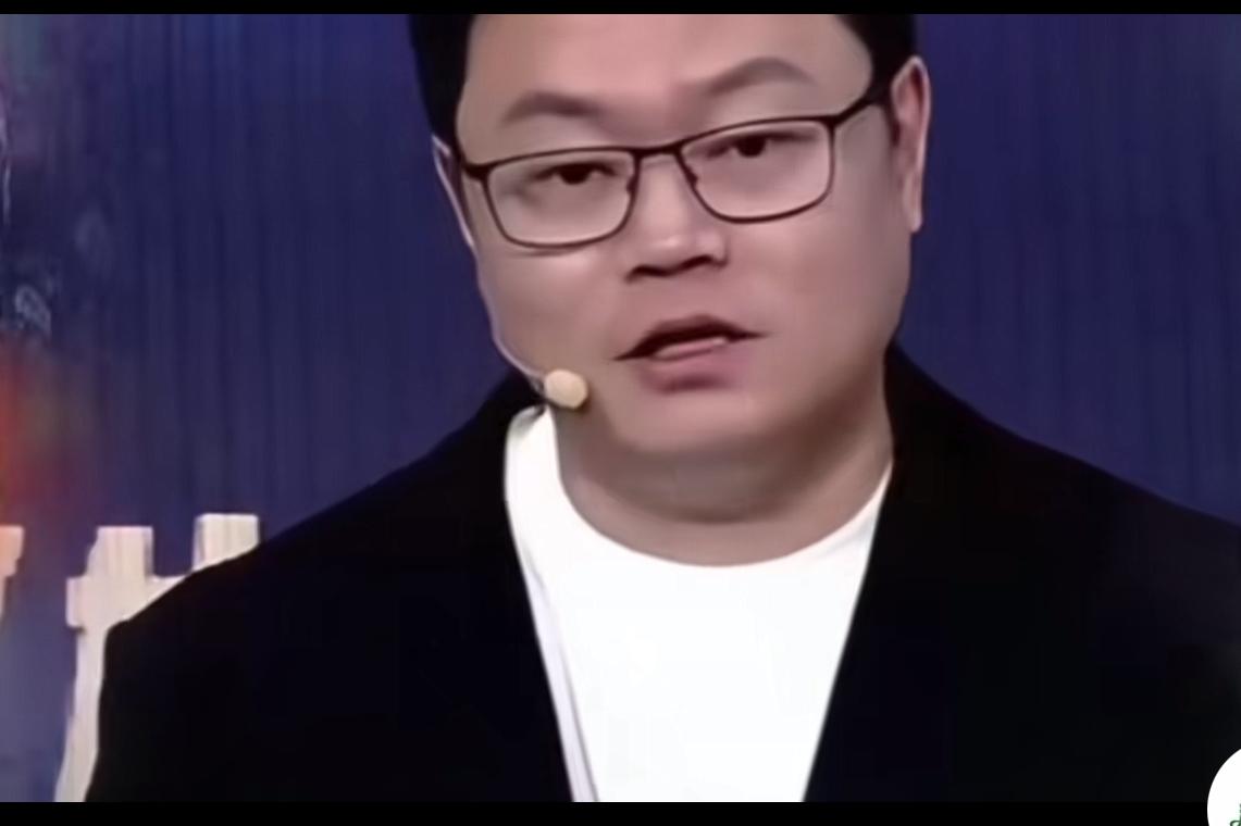 国乒前辈侯英超高度评价孙明莎，他表示：孙颖莎技术实力顶尖，战术变化快，阅读比赛能